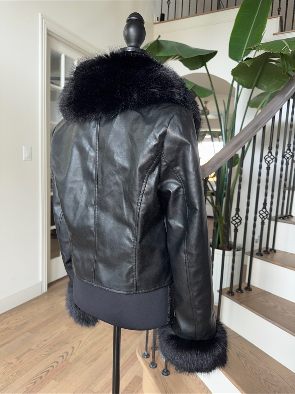 NWOT Azalea Wang Black Faux Fur Trim Leather Cropped Jacket (Medium) - Picture 6 of 7